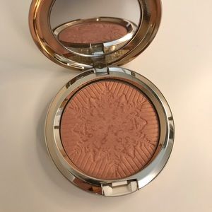 MAC HERE COMES JOY FACE POWDER